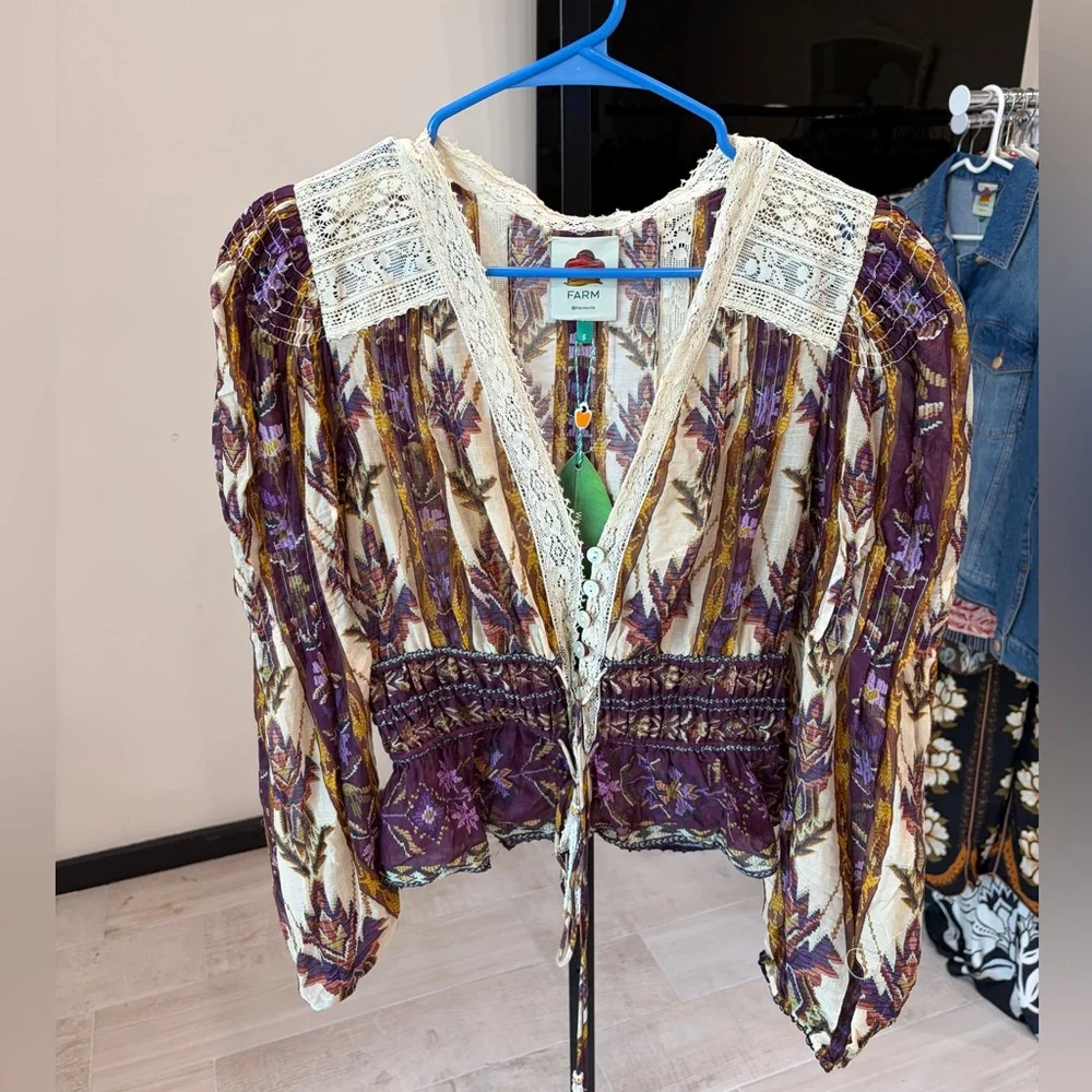 Farm Rio: Sand Embroidered Tapestry Long
Sleeve Blouse - Picture 8 of 10